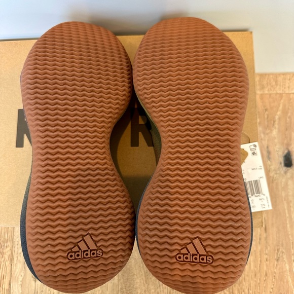 Yeezy Knit Runner - Picture 3 of 7